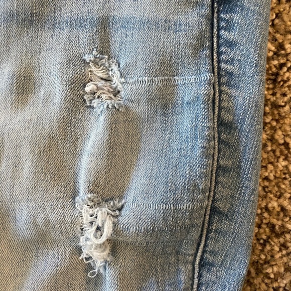 Hollister Women’s Low Rise Ripped Skinny Jeans - Picture 6 of 7
